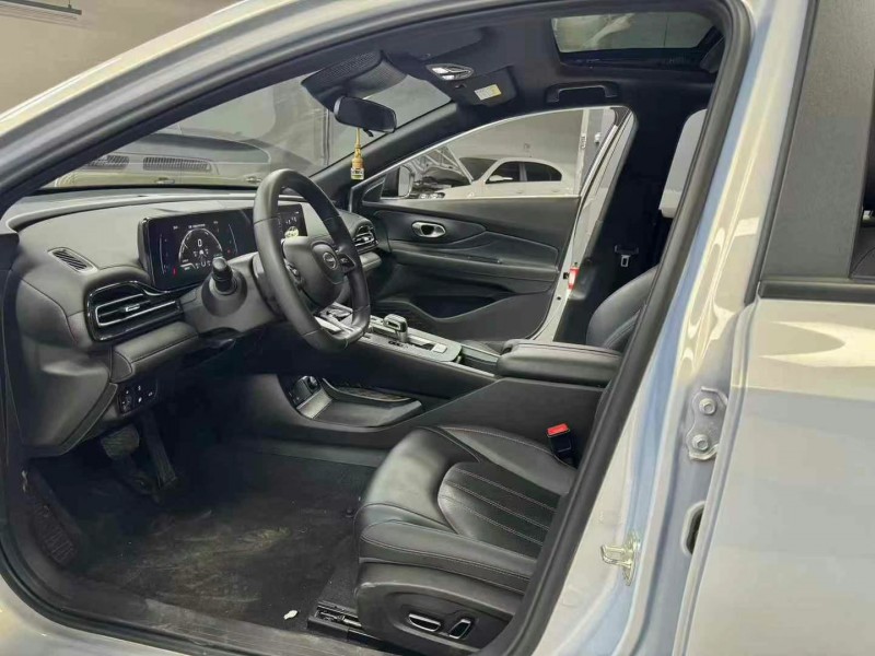 成都24年传祺影豹6