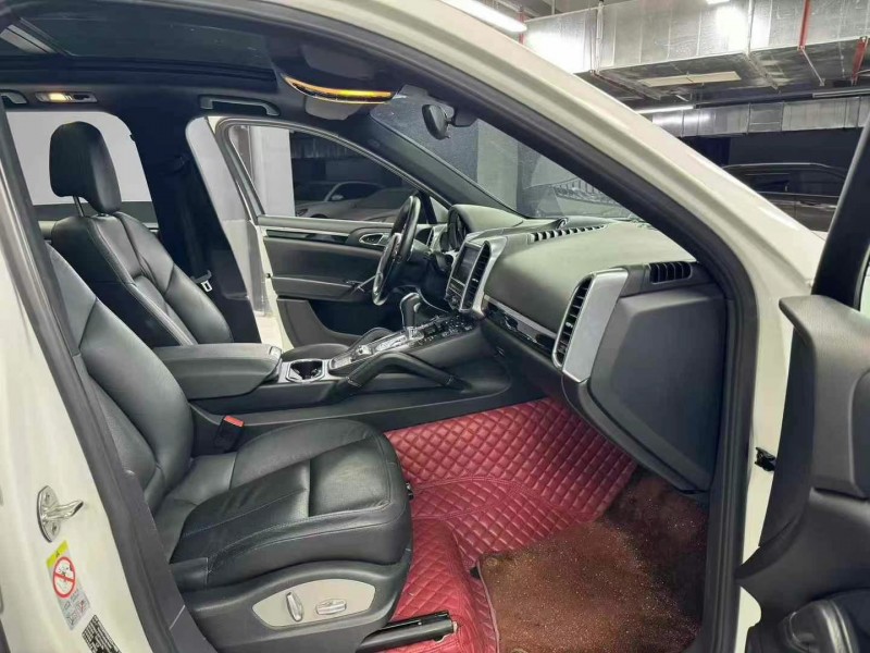 成都14年保时捷卡宴4