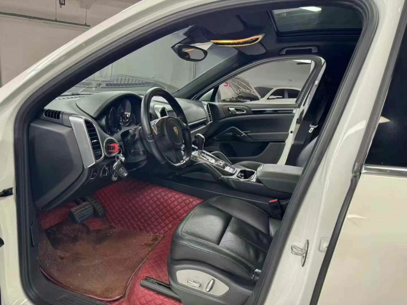 成都14年保时捷卡宴7