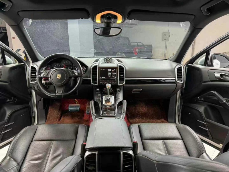 成都14年保时捷卡宴8