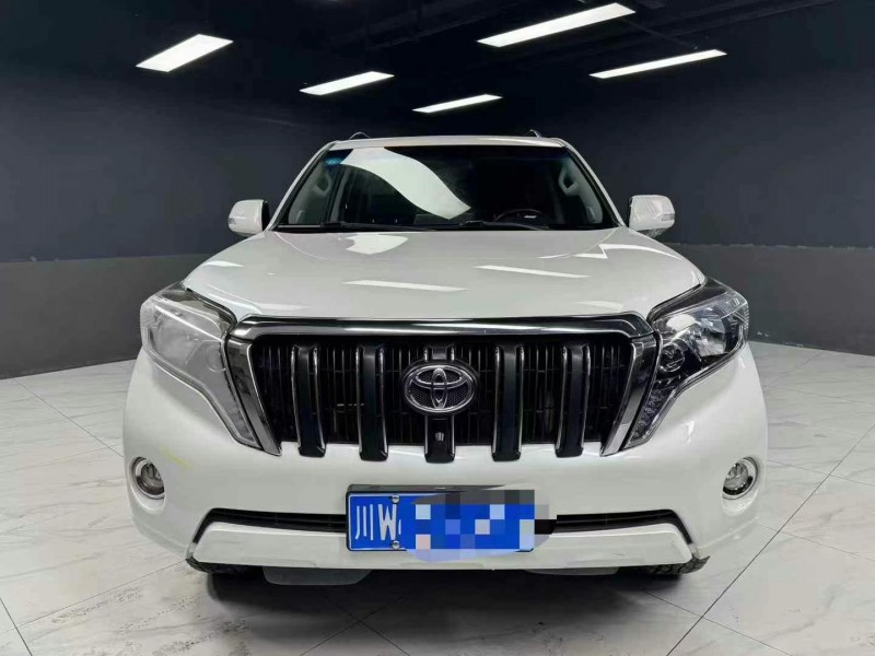 成都17年丰田普拉多1