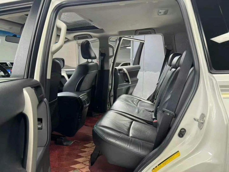 成都17年丰田普拉多6