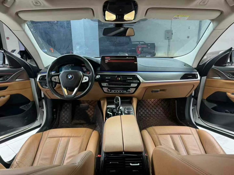 成都21年宝马6系8