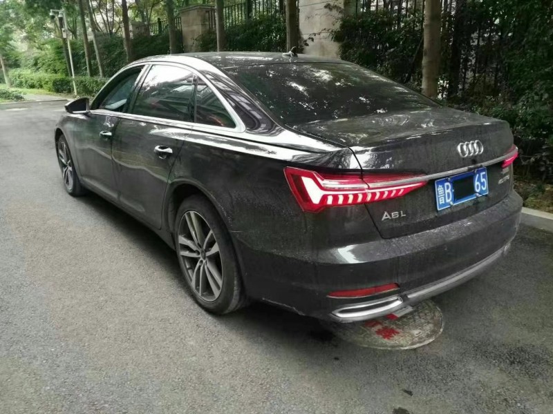 成都22年奥迪A6L8