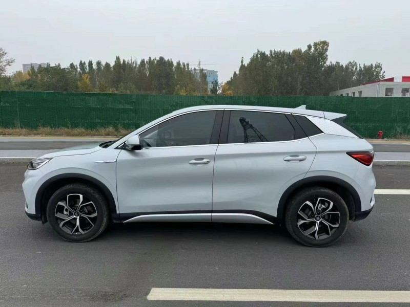 济宁23年比亚迪元8