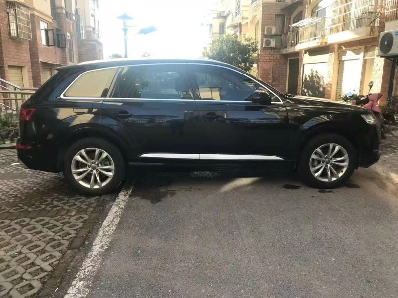 济宁19年奥迪Q73