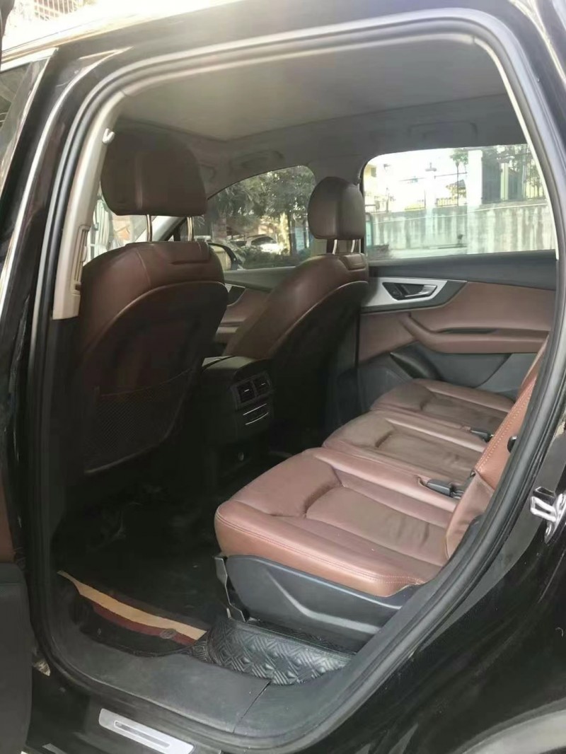 济宁19年奥迪Q76