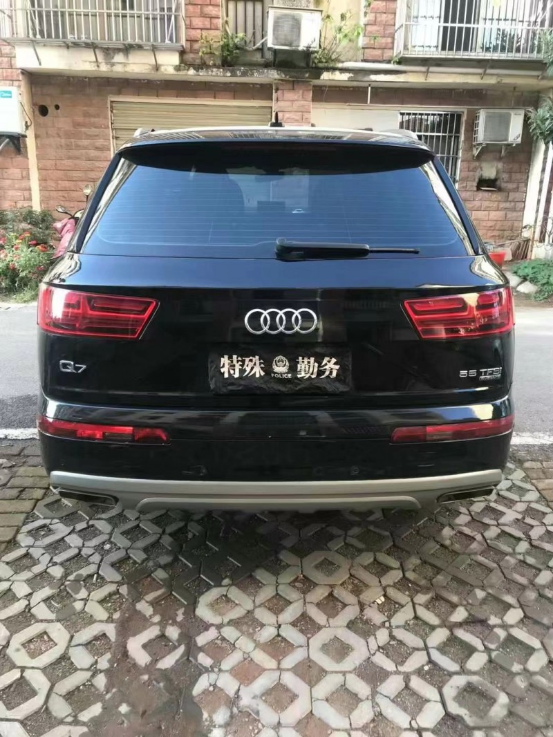 济宁19年奥迪Q77