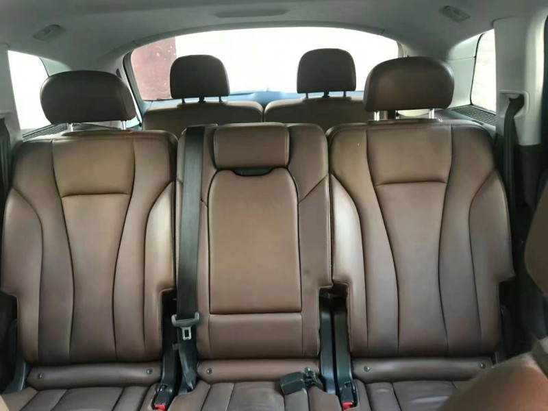 济宁19年奥迪Q78