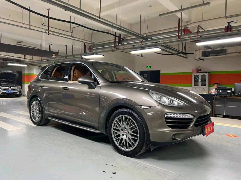 成都12年保时捷卡宴4