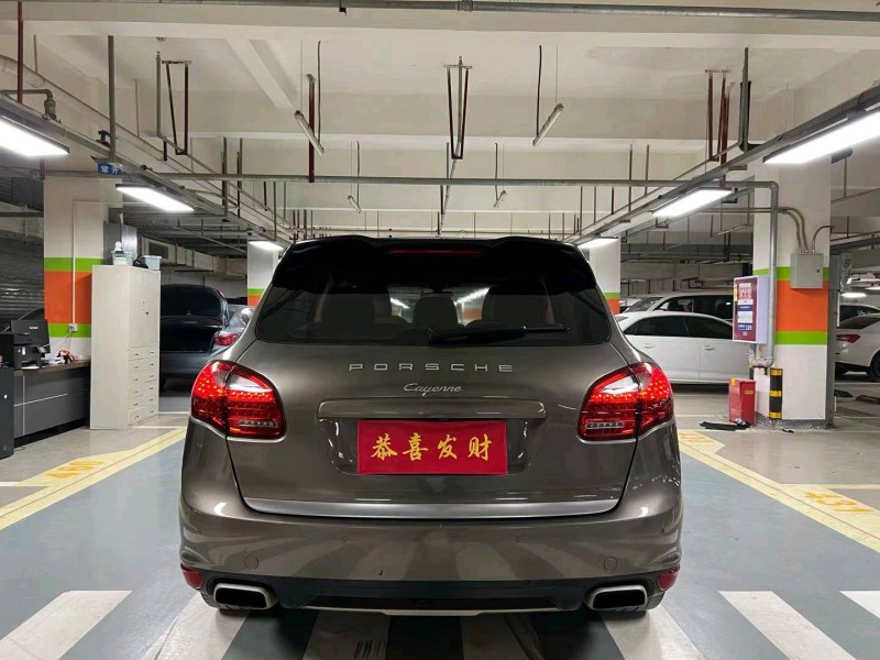成都12年保时捷卡宴5