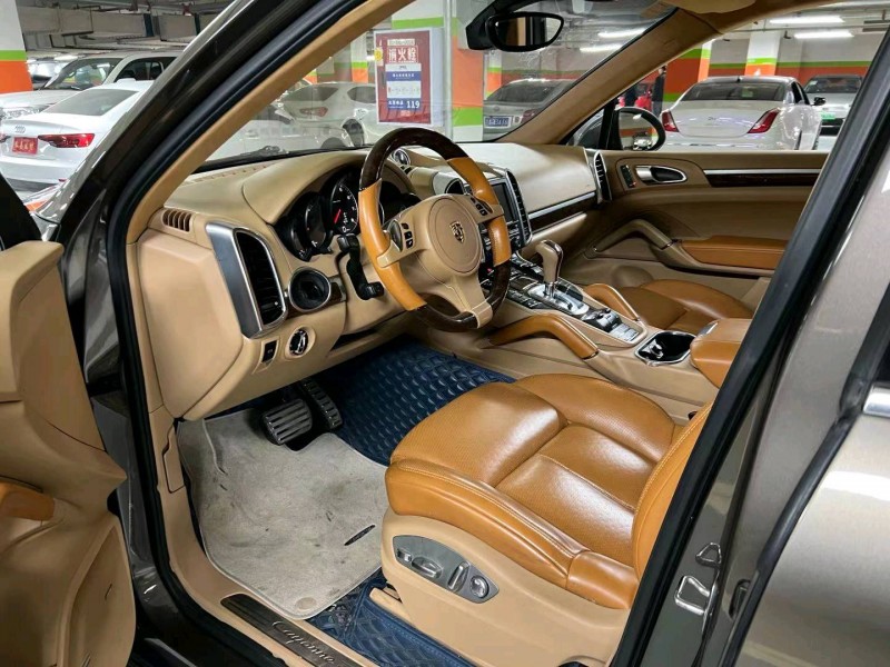 成都12年保时捷卡宴6