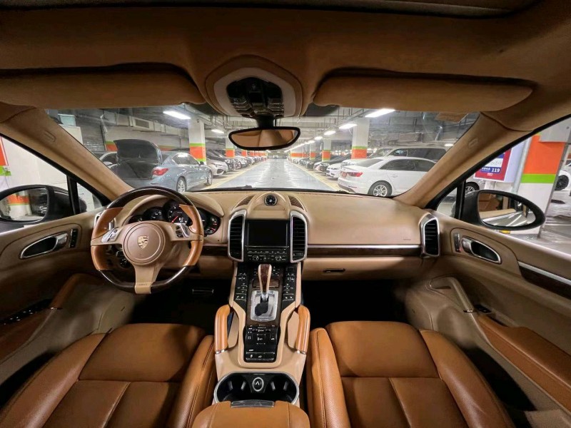 成都12年保时捷卡宴9