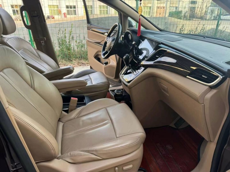 徐州18年别克GL84