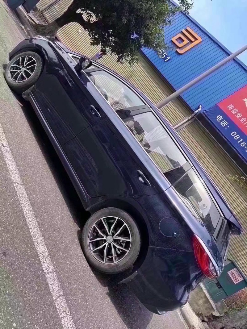 成都18年比亚迪宋MAX7