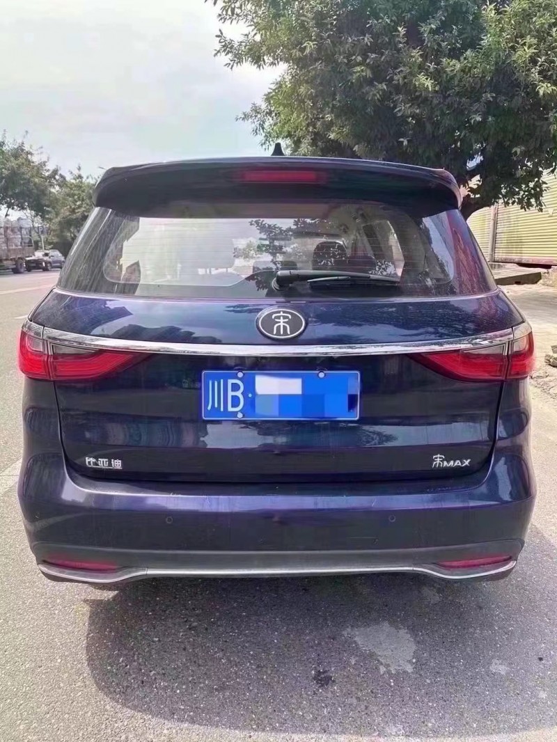 成都18年比亚迪宋MAX8