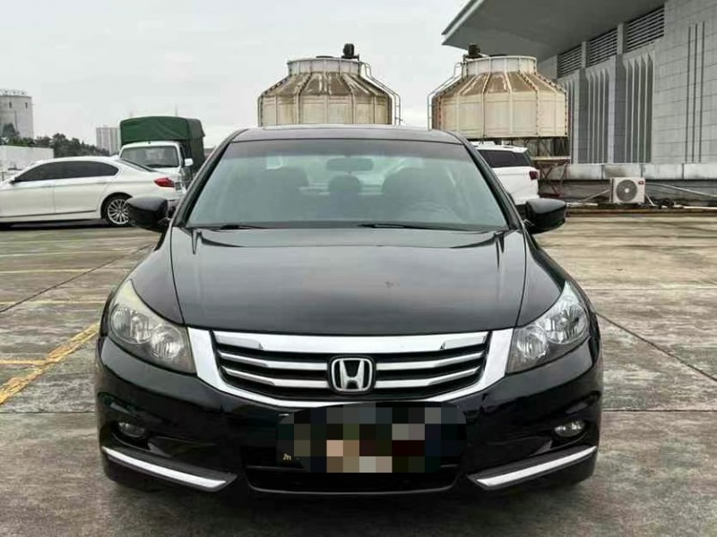 东莞13年本田雅阁1