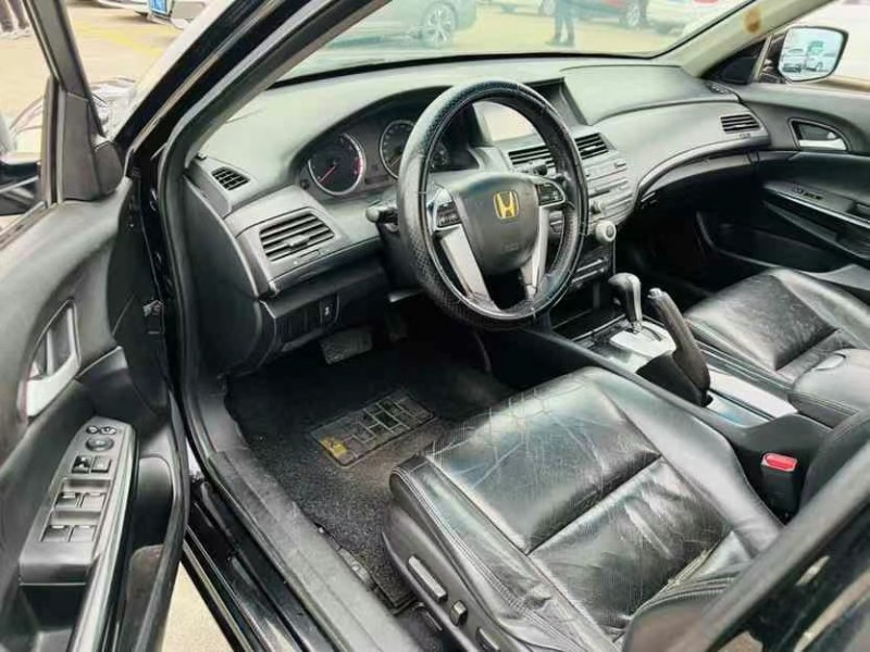 东莞13年本田雅阁4