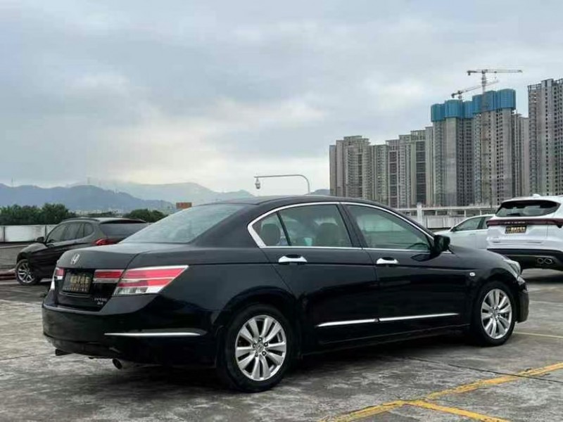 东莞13年本田雅阁9