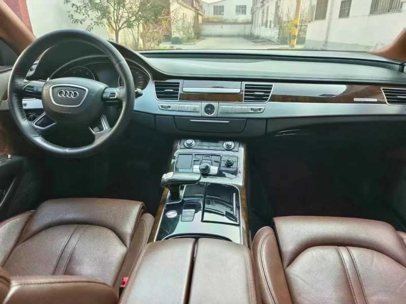 济宁15年奥迪A8L8