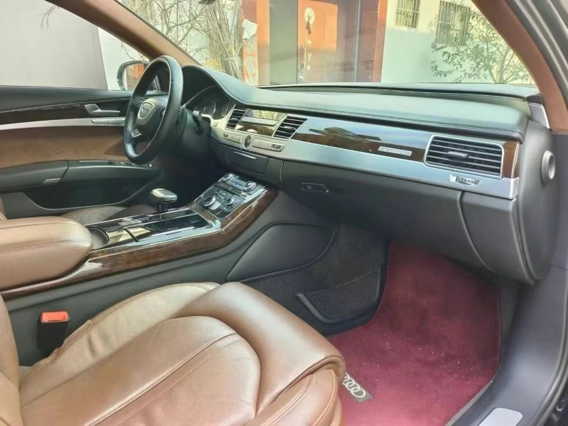 济宁15年奥迪A8L9