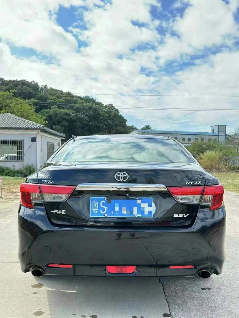 广州13年丰田锐志9