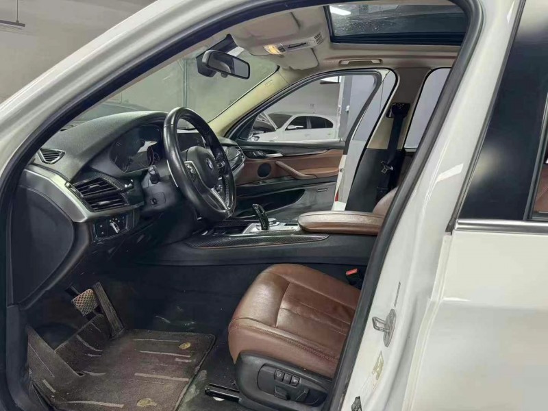 成都16年宝马X56