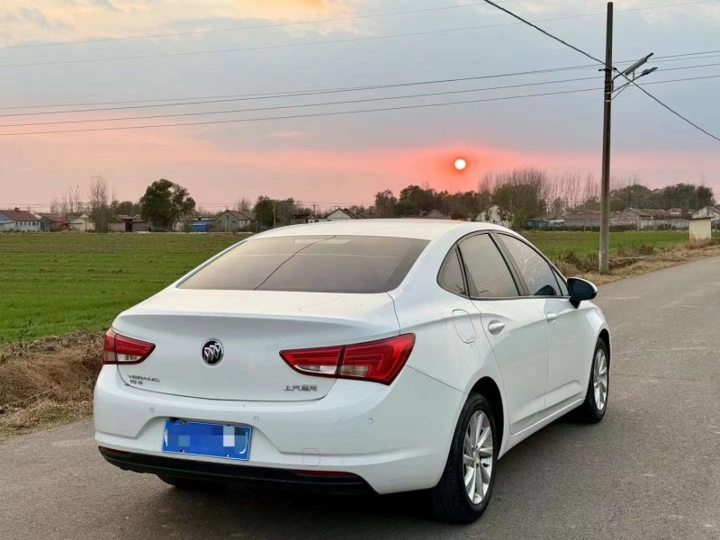 济宁19年别克威朗3