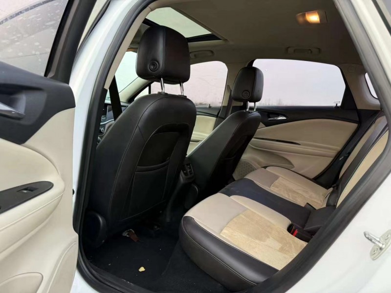 济宁19年别克威朗5