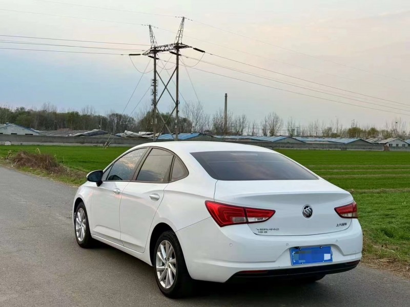 济宁19年别克威朗9