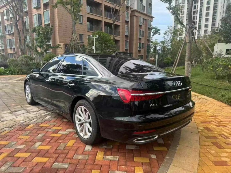昆明21年奧迪A6L8