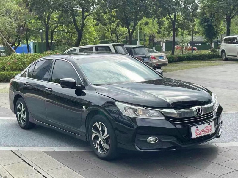 佛山17年本田雅阁2