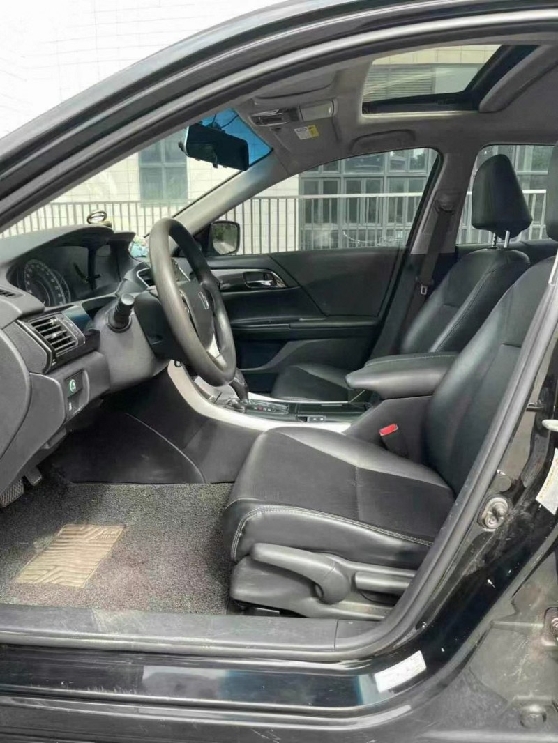 佛山17年本田雅阁6