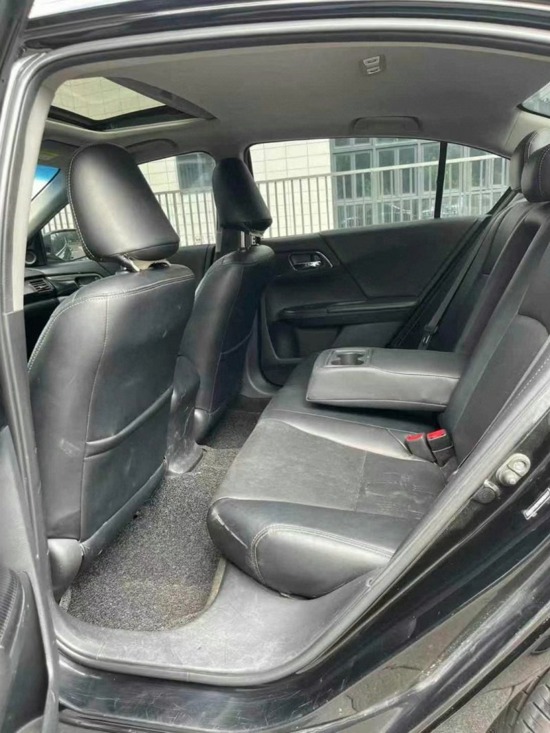 佛山17年本田雅阁8