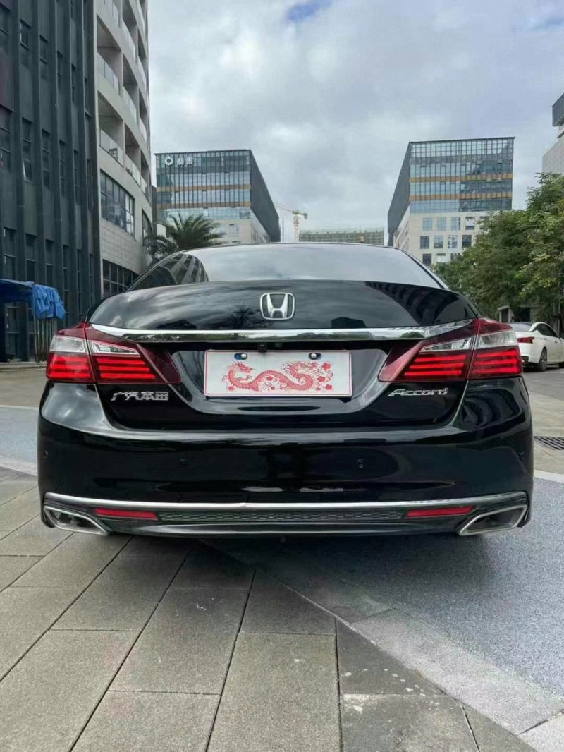 佛山17年本田雅阁9