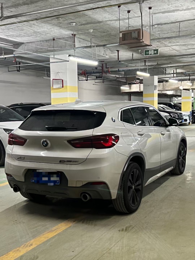 成都21年寶馬X26
