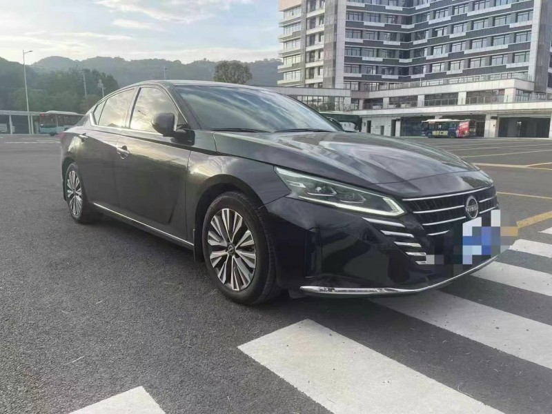 济宁24年日产天籁2