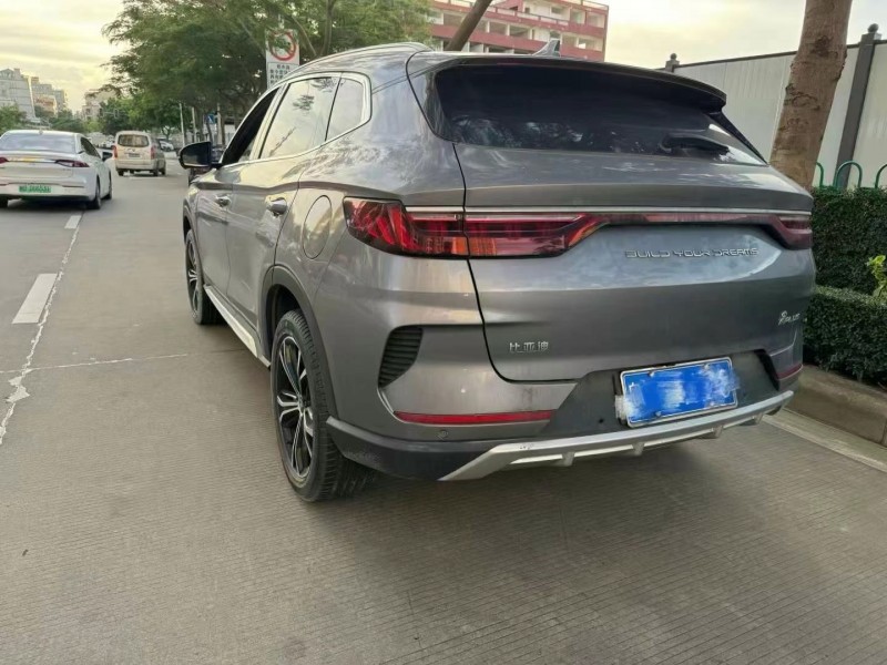 广州21年比亚迪宋8