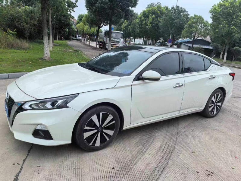 武汉22年日产天籁2