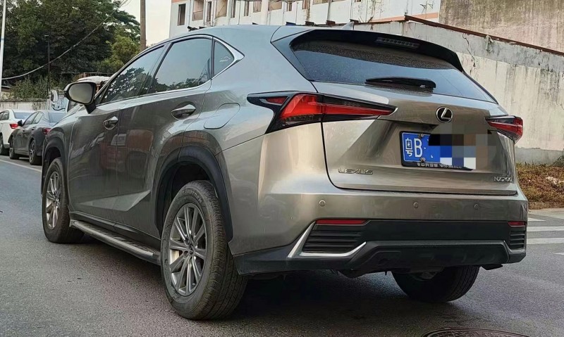 广州19年雷克萨斯NX4