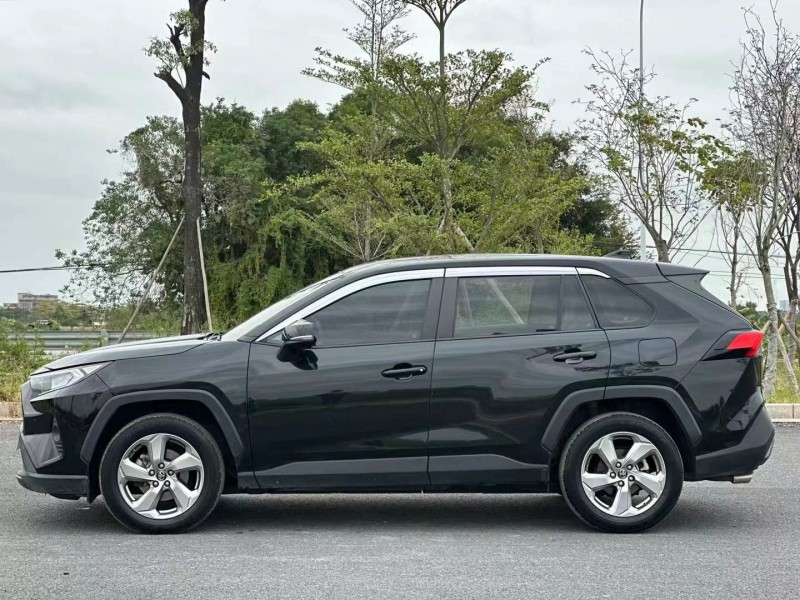 东莞22年丰田RAV46