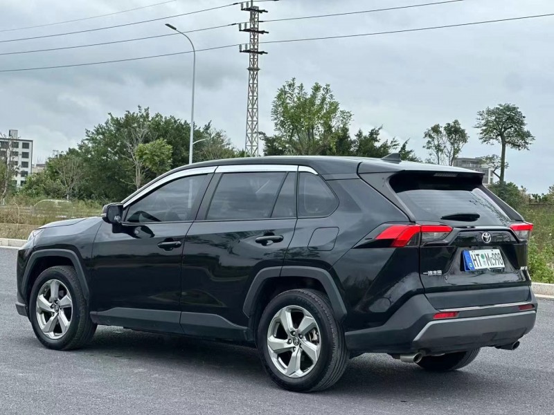 东莞22年丰田RAV49
