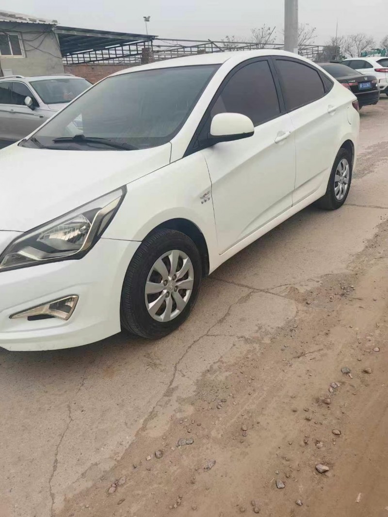 保定16年现代瑞纳3