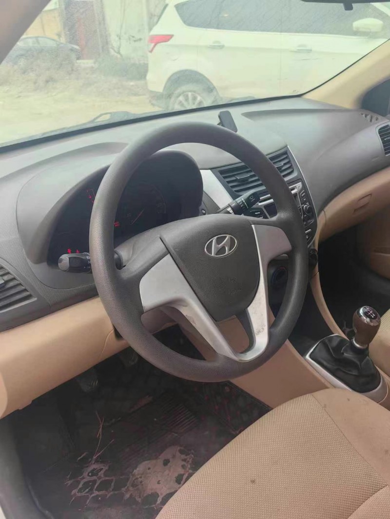 保定16年现代瑞纳4