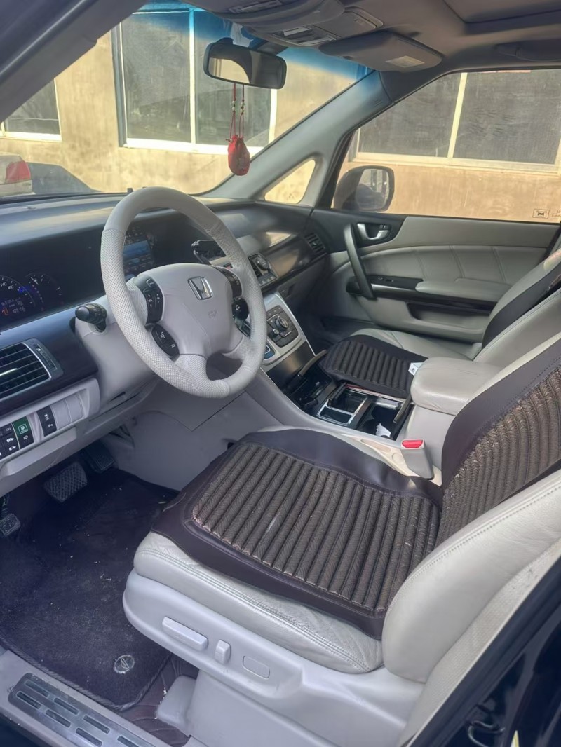 青岛15年本田艾力绅4