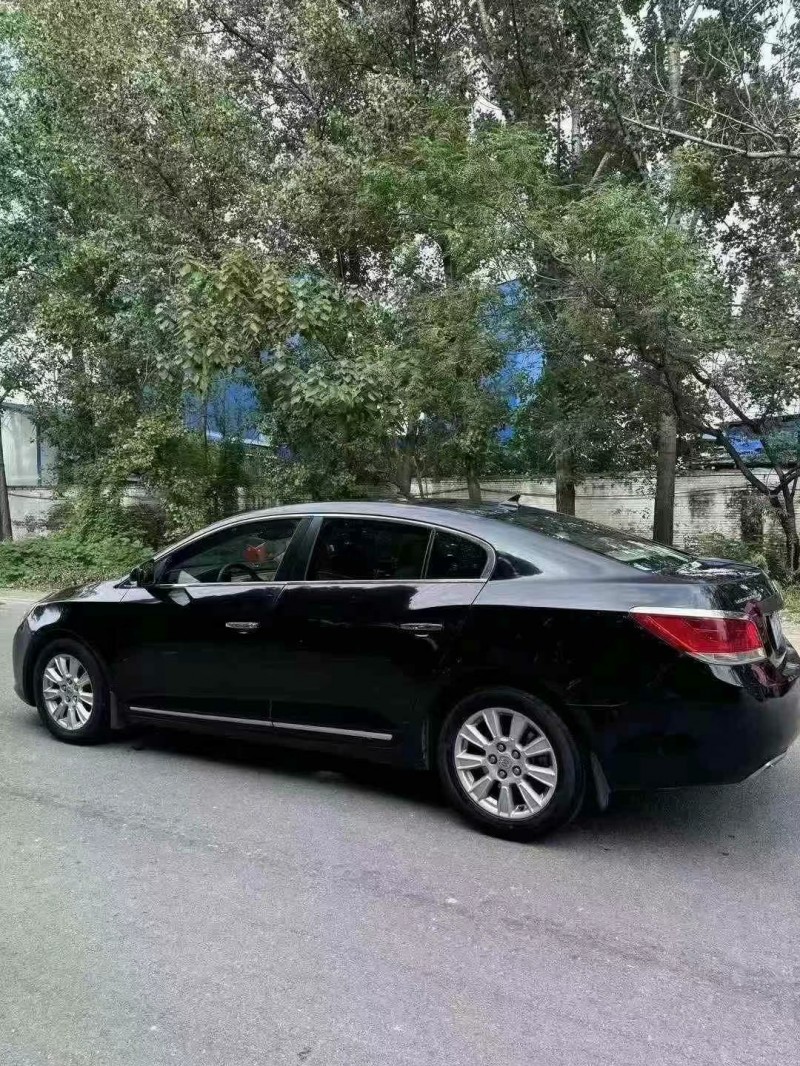 菏泽12年别克君越7