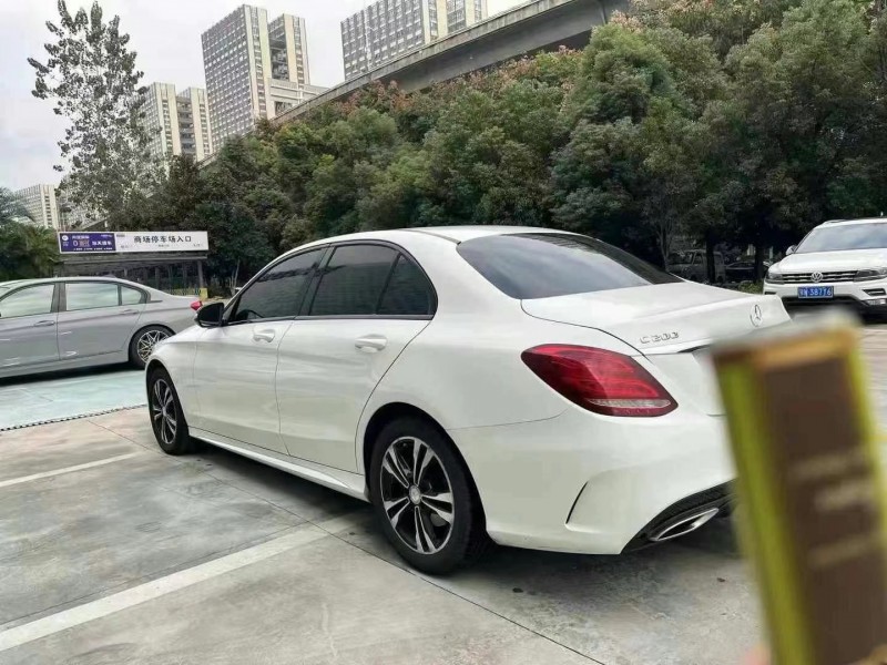 济宁16年奔驰C6