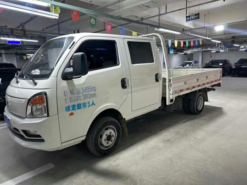 成都23年长安汽车跨越3