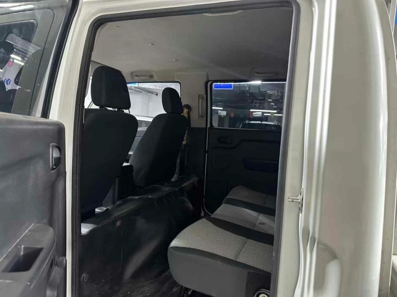 成都23年长安汽车跨越6