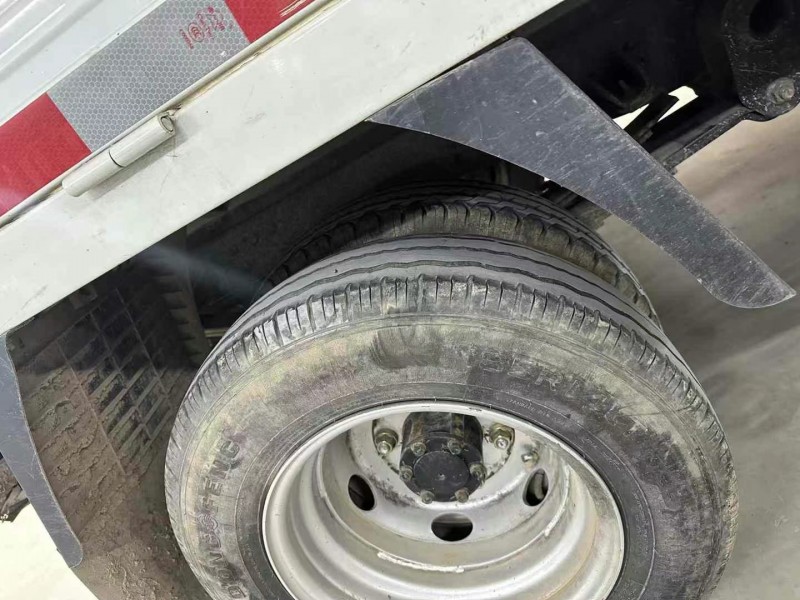 成都23年长安汽车跨越7